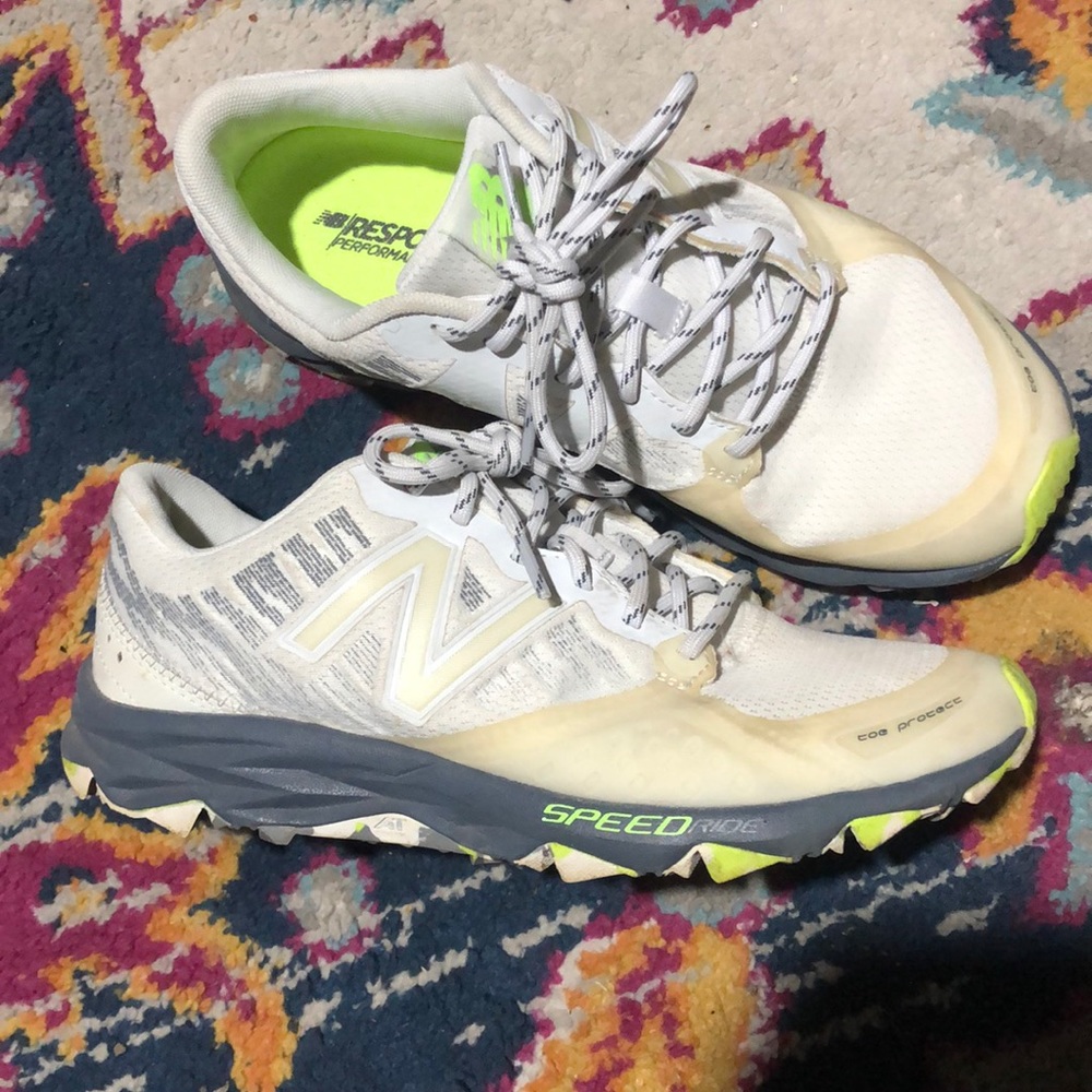 New Balance 690v2 women’s running trail shoe size 9